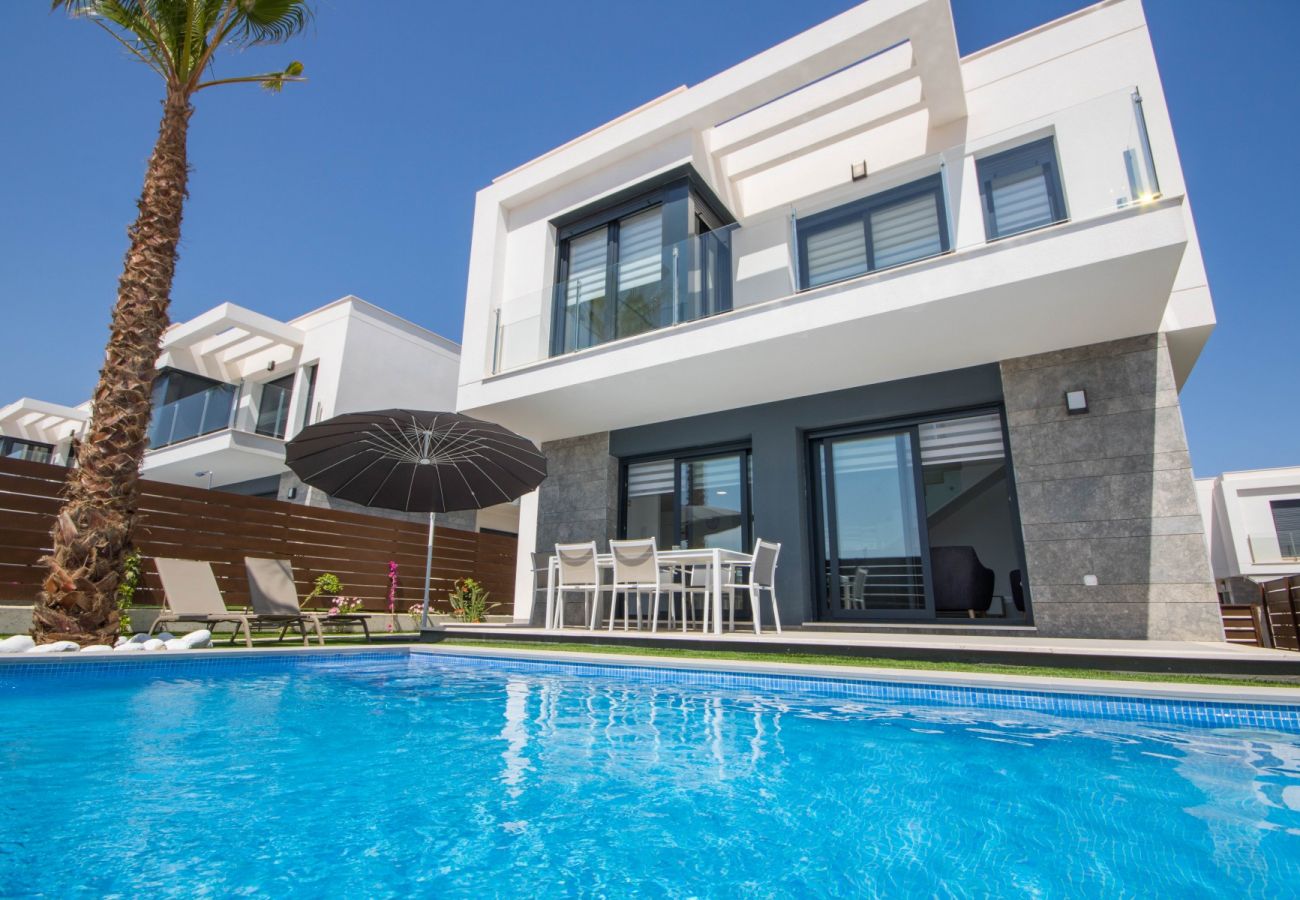 Zapholiday  –  3034  -  villa  Vistabella golf , Alicante  –   piscine