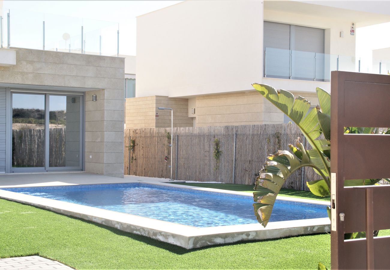 Zapholiday  –  3053  -  location Villa Vistabella golf  , Alicante  –  piscine