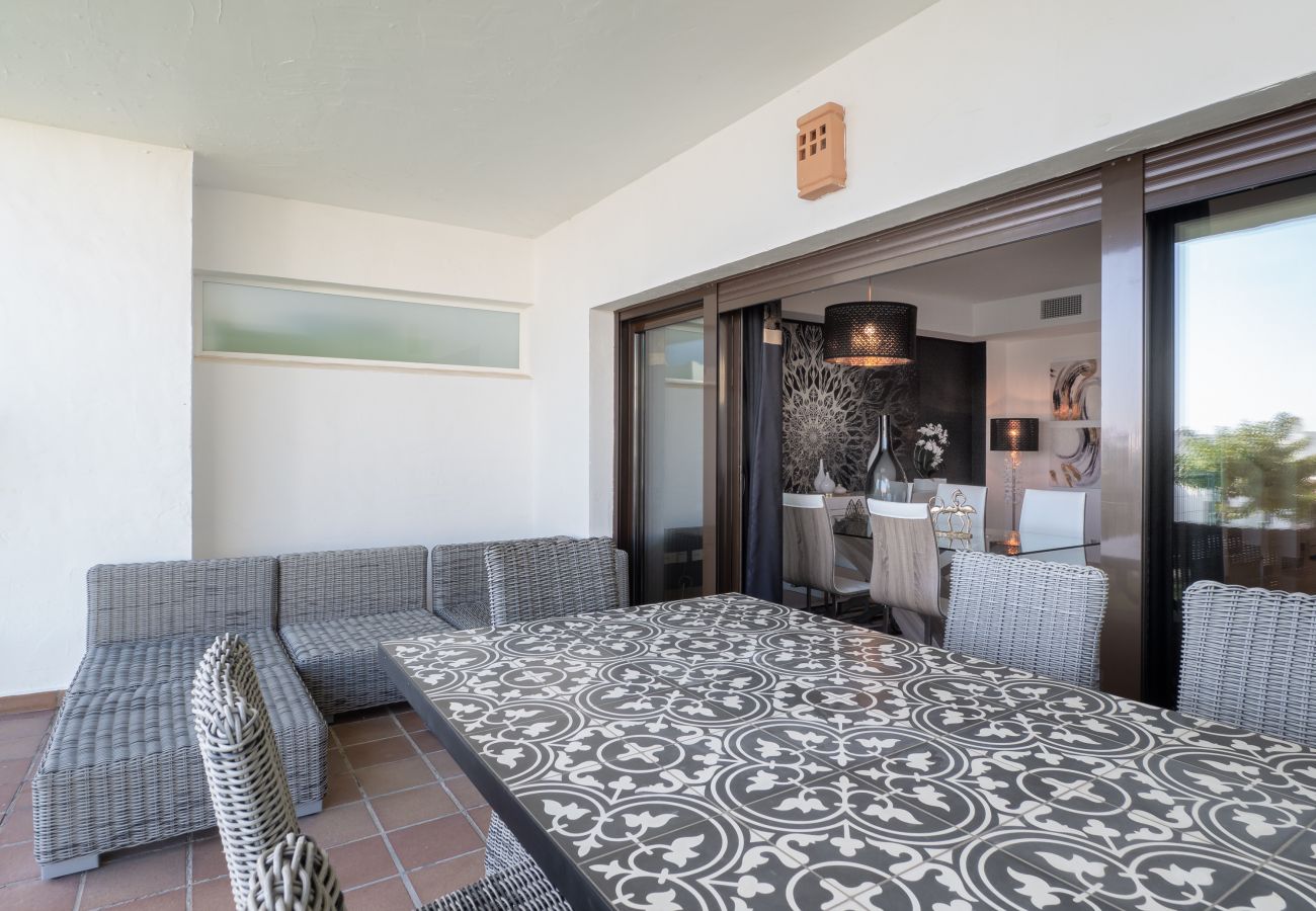 ZapHoliday - 2305 - apartment rental in La Alcaidesa, Costa del Sol - terrace